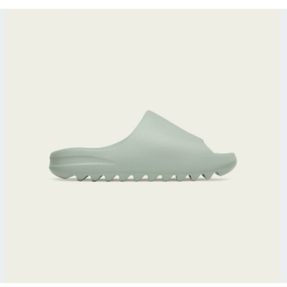 Yeezy Slides - NEW
